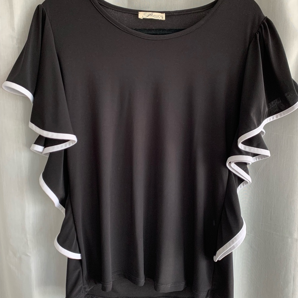 Dress top with ruffle sleeves